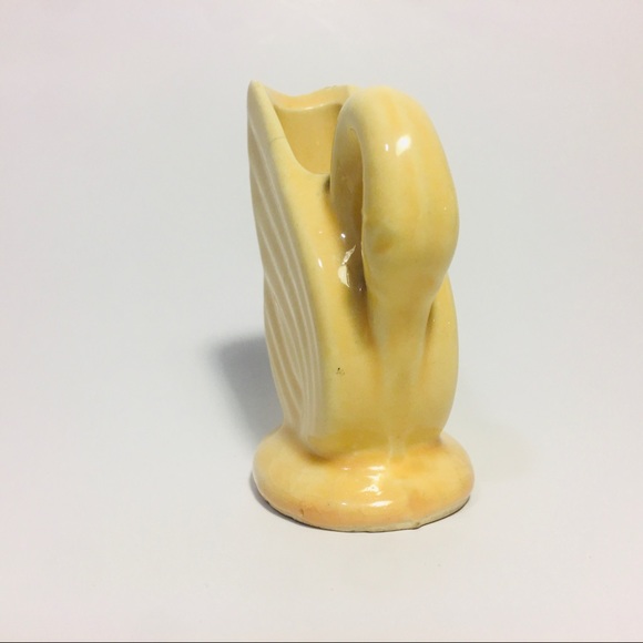 Vintage USA Pottery Very Small Swan Bud Vase - Picture 4 of 4